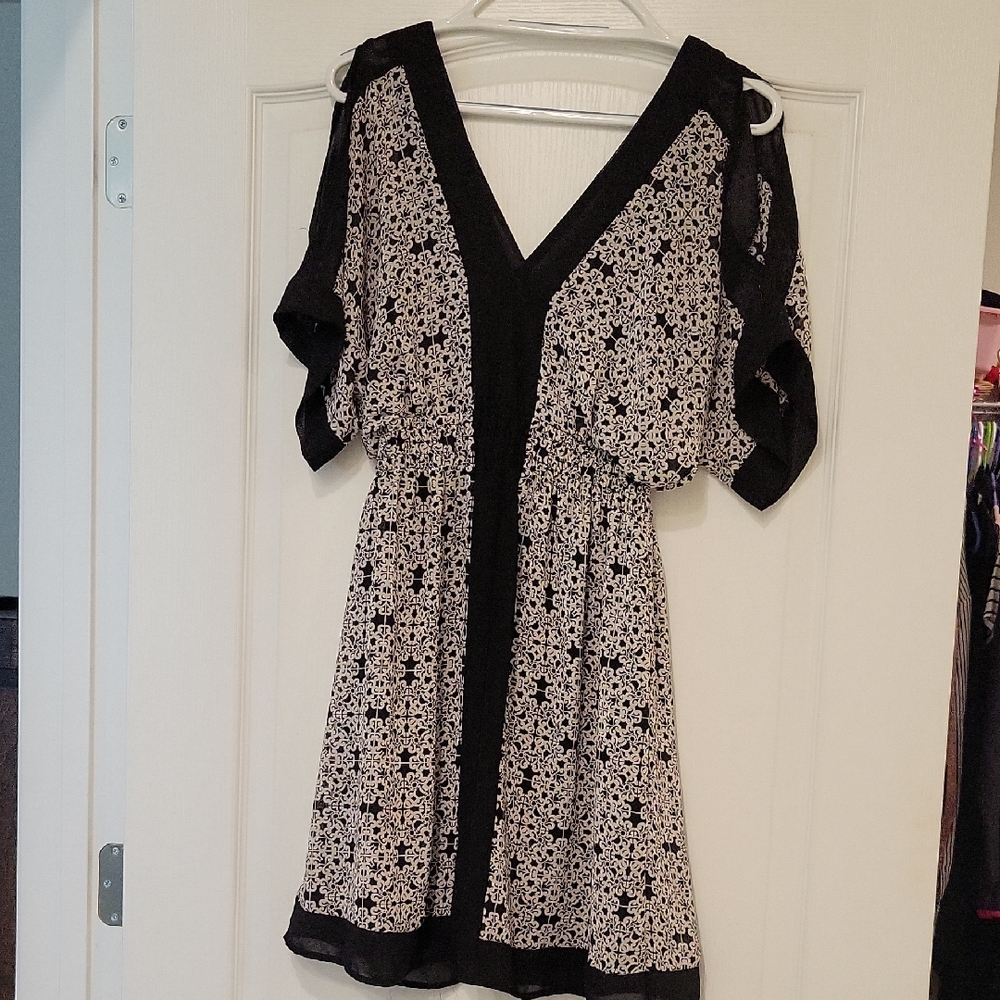Black and White Floral V Neck Dress